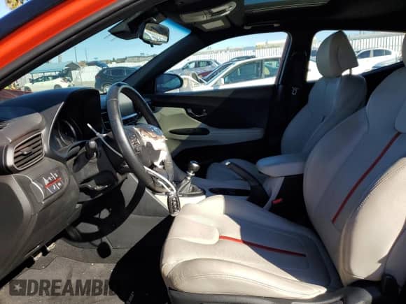 2019 Hyundai Veloster Turbo R-Spec z VIN KMHTH6AB1KU020063, wystawiony jako Copart lot #42607993 z przebiegiem 21 712 mil mil oraz . Historia ofert i sprzedaży dostępna na DreamBid. Obrazek 7.