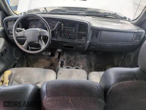 2004 Chevrolet Silverado 2500HD LS with VIN 1GCHK29U24E351919, listed as a Copart auction lot 53672635 with 432,445 mi miles and Salvage title. Bid and sale history available at DreamBid. Image 8.