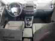 2013 Volkswagen Tiguan S с VIN WVGCV7AX0DW513556, выставлен на аукционе Copart как лот 66829465 с пробегом 164 597 миль миль и Списание • Salvage title. История ставок и продаж доступна на DreamBid. Изображение 8.