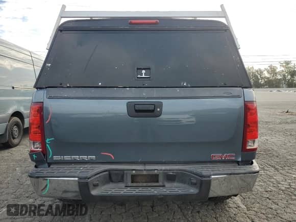 2007 GMC Sierra 1500 SLE1 z VIN 2GTEC13CX71501310, wystawiony jako Copart lot #81711125 z przebiegiem 218 998 mil mil oraz Szkoda całkowita • Salvage title. Historia ofert i sprzedaży dostępna na DreamBid. Obrazek 6.