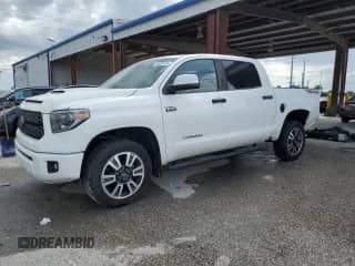 2021 Toyota Tundra SR5 с VIN 5TFDY5F10MX996422, выставлен на аукционе Copart как лот 70688195 с пробегом 58 745 миль миль и Списание • Salvage title. История ставок и продаж доступна на DreamBid. Изображение 1.