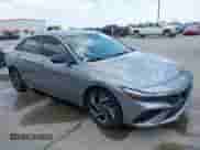 2025 Hyundai Elantra SEL Sport z VIN KMHLM4DG3SU976667, wystawiony jako IAAI lot #43045130 z przebiegiem 1 440 mil mil oraz . Historia ofert i sprzedaży dostępna na DreamBid. Obrazek 1.