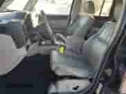 2007 Jeep Commander Limited z VIN 1J8HG58217C591460, wystawiony jako Copart lot #44587295 z przebiegiem 246 933 mil mil oraz Szkoda całkowita • Salvage title. Historia ofert i sprzedaży dostępna na DreamBid. Obrazek 7.