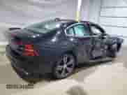 2022 Volvo S60 Inscription z VIN 7JRL12TL1NG153823, wystawiony jako Copart lot #69588365 z przebiegiem 70 620 mil mil oraz Szkoda całkowita • Salvage title. Historia ofert i sprzedaży dostępna na DreamBid. Obrazek 3.