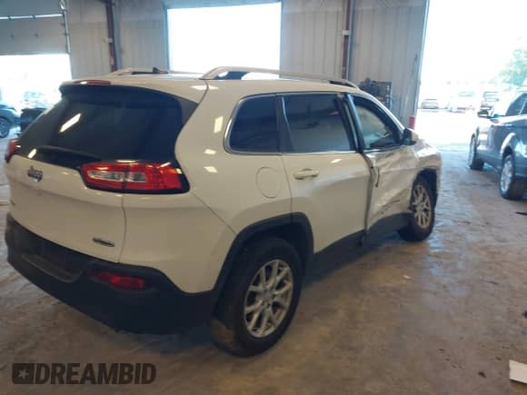 2014 Jeep Cherokee Latitude with VIN 1C4PJMCS8EW198735, listed as a IAAI auction lot 43107933 with 151,394 mi miles and . Bid and sale history available at DreamBid. Image 4.