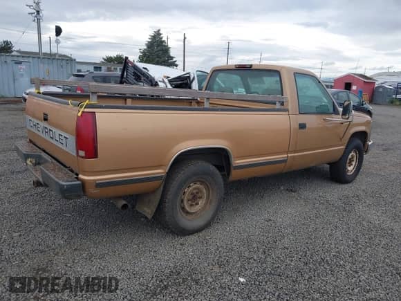 1994 Chevrolet Silverado 2500 с VIN 1GCFK24K5RZ200327, выставлен на аукционе IAAI как лот 43420336 с пробегом 177 888 миль миль и . История ставок и продаж доступна на DreamBid. Изображение 4.