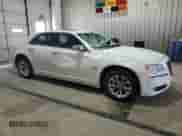 2013 Chrysler 300 C с VIN 2C3CCAET1DH551489, выставлен на аукционе Copart как лот 63487005 с пробегом 65 001 миль миль и Списание • Salvage title. История ставок и продаж доступна на DreamBid. Изображение 4.
