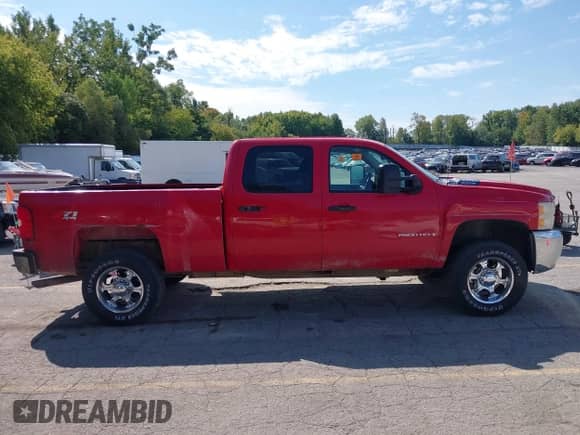 2007 Chevrolet Silverado 2500HD 1LT z VIN 1GCHK23K17F515456, wystawiony jako IAAI lot #43184866 z przebiegiem Nie podano mil oraz . Historia ofert i sprzedaży dostępna na DreamBid. Obrazek 13.