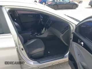 2012 Hyundai Sonata SE z VIN 5NPEC4AB0CH384762, wystawiony jako IAAI lot #43365790 z przebiegiem 169 742 mil mil oraz . Historia ofert i sprzedaży dostępna na DreamBid. Obrazek 5.