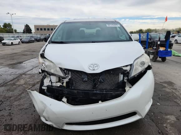 2015 Toyota Sienna XLE with VIN 5TDYK3DC6FS576944, listed as a Copart auction lot 86149425 with 57,182 mi miles and Salvage title. Bid and sale history available at DreamBid. Image 5.