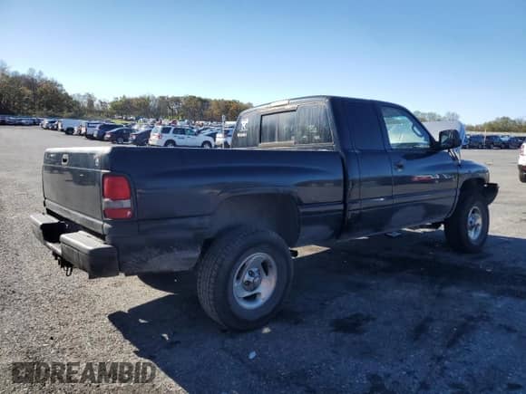 1999 Dodge 1500 z VIN 3B7HF13YXXG182255, wystawiony jako Copart lot #82525145 z przebiegiem 234 314 mil mil oraz Szkoda całkowita • Salvage title. Historia ofert i sprzedaży dostępna na DreamBid. Obrazek 3.