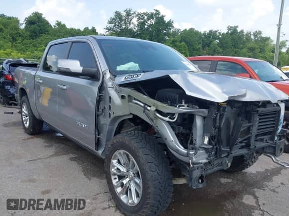 2023 Ram 1500 Laramie z VIN 1C6SRFJT8PN601462, wystawiony jako IAAI lot #42602159 z przebiegiem 52 107 mil mil oraz . Historia ofert i sprzedaży dostępna na DreamBid. Obrazek 1.