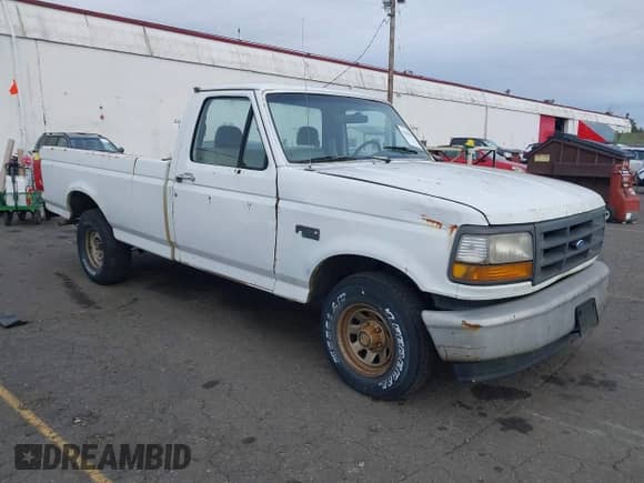 1993 Ford F-150 z VIN 2FTEF15Y0PCA42907, wystawiony jako IAAI lot #43566694 z przebiegiem Nie podano mil oraz . Historia ofert i sprzedaży dostępna na DreamBid. Obrazek 1.