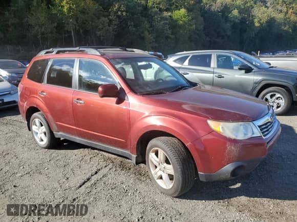 2009 Subaru Forester X with VIN JF2SH63669H725798, listed as a Copart auction lot 85784035 with 143,679 mi miles and Clean title. Bid and sale history available at DreamBid. Image 4.