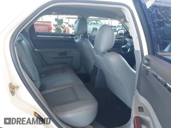 2005 Chrysler 300 C with VIN 2C3AA63H25H174486, listed as a IAAI auction lot 43232276 with 90,503 mi miles and . Bid and sale history available at DreamBid. Image 8.