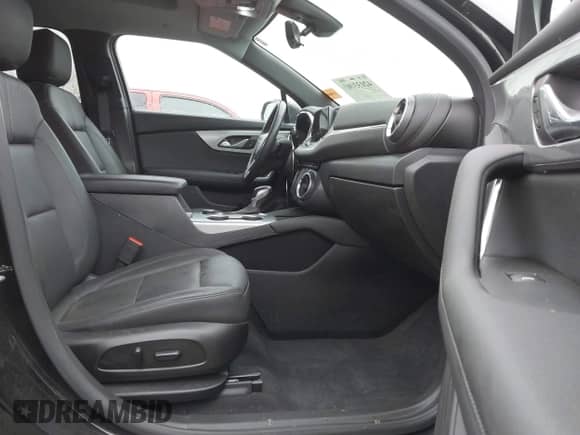 2019 Chevrolet Blazer z VIN 3GNKBDRS0KS666082, wystawiony jako IAAI lot #42033003 z przebiegiem 28 737 mil mil oraz . Historia ofert i sprzedaży dostępna na DreamBid. Obrazek 5.