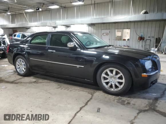 2010 Chrysler 300 C Hemi с VIN 2C3CA6CT7AH126523, выставлен на аукционе Copart как лот 69463335 с пробегом Не указан миль и Чистый • Clean title. История ставок и продаж доступна на DreamBid. Изображение 4.