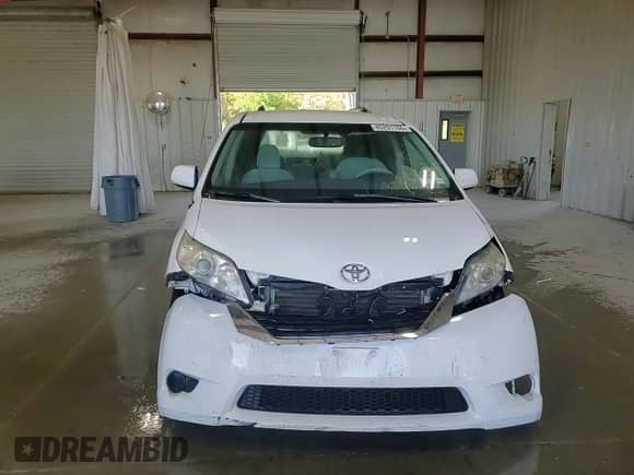 2014 Toyota Sienna LE AAS z VIN 5TDKK3DC5ES493428, wystawiony jako Copart lot #85291155 z przebiegiem 145 406 mil mil oraz Szkoda całkowita • Salvage title. Historia ofert i sprzedaży dostępna na DreamBid. Obrazek 14.
