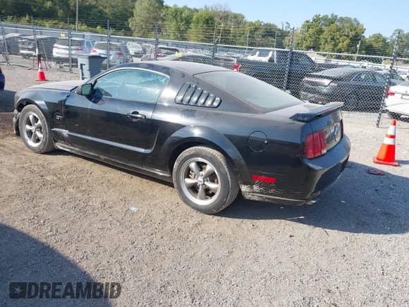 2005 Ford Mustang GT Deluxe с VIN 1ZVFT82H955147685, выставлен на аукционе IAAI как лот 43374177 с пробегом 51 862 миль миль и . История ставок и продаж доступна на DreamBid. Изображение 3.