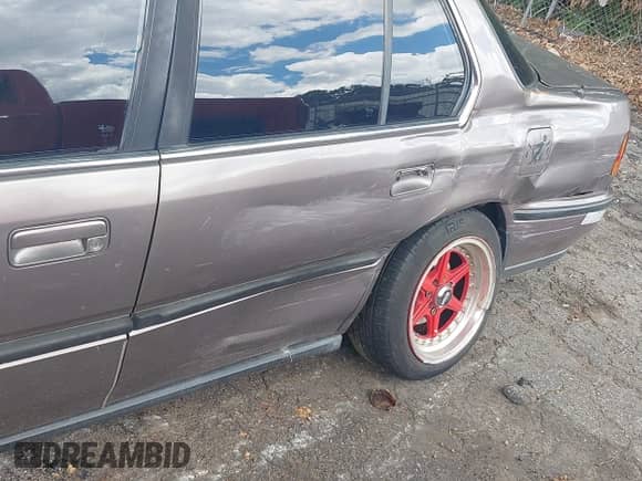 1993 Honda Accord z VIN 1HGCB7651PA045327, wystawiony jako IAAI lot #42841333 z przebiegiem 127 703 mil mil oraz . Historia ofert i sprzedaży dostępna na DreamBid. Obrazek 12.