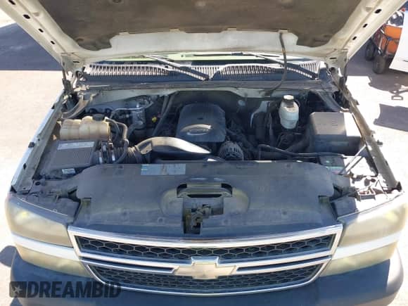 2006 Chevrolet Silverado 2500HD LT2 z VIN 1GCHC23U06F193311, wystawiony jako IAAI lot #43235792 z przebiegiem 241 786 mil mil oraz . Historia ofert i sprzedaży dostępna na DreamBid. Obrazek 10.