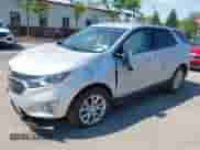 2019 Chevrolet Equinox LT z VIN 2GNAXJEV7K6230579, wystawiony jako IAAI lot #42834271 z przebiegiem 96 912 mil mil oraz . Historia ofert i sprzedaży dostępna na DreamBid. Obrazek 2.