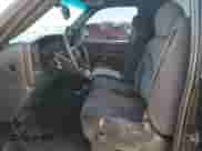 2002 GMC Sierra 1500 SLE с VIN 1GTEK14TX2Z233635, выставлен на аукционе Copart как лот 64238395 с пробегом 127 019 миль миль и Списание • Salvage title. История ставок и продаж доступна на DreamBid. Изображение 7.