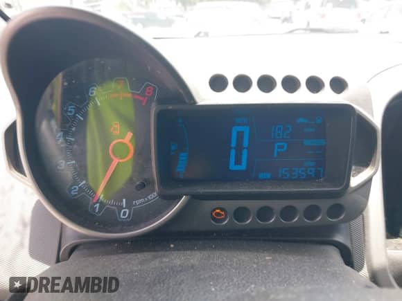 2015 Chevrolet Sonic LS с VIN 1G1JA5SH6F4135947, выставлен на аукционе IAAI как лот 42541162 с пробегом 153 597 миль миль и . История ставок и продаж доступна на DreamBid. Изображение 7.