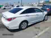 2015 Hyundai Sonata z VIN KMHEC4A4XFA128590, wystawiony jako IAAI lot #42598445 z przebiegiem 82 884 mil mil oraz . Historia ofert i sprzedaży dostępna na DreamBid. Obrazek 4.