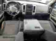2009 Dodge 1500 SLT z VIN 1D3HV18P79S784312, wystawiony jako Copart lot #84254745 z przebiegiem 210 131 mil mil oraz Czysty tytuł • Clean title. Historia ofert i sprzedaży dostępna na DreamBid. Obrazek 8.