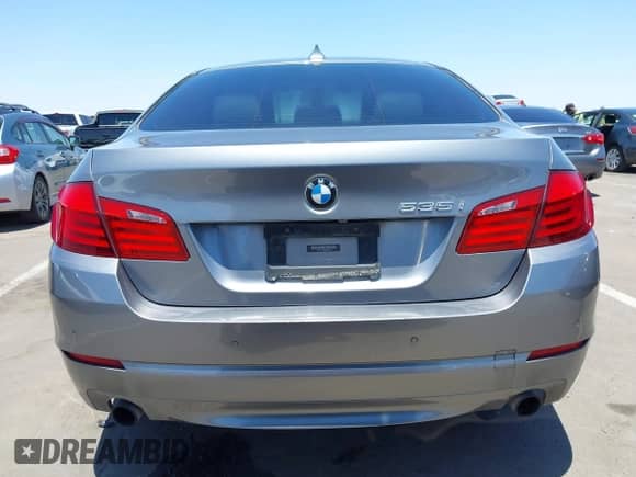 2013 BMW 5 Series 535i с VIN WBAFR7C58DC823194, выставлен на аукционе IAAI как лот 42598372 с пробегом 131 090 миль миль и . История ставок и продаж доступна на DreamBid. Изображение 16.
