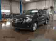 2010 Volkswagen Tiguan SE с VIN WVGBV7AX0AW001089, выставлен на аукционе IAAI как лот 43197345 с пробегом 176 507 миль миль и . История ставок и продаж доступна на DreamBid. Изображение 18.