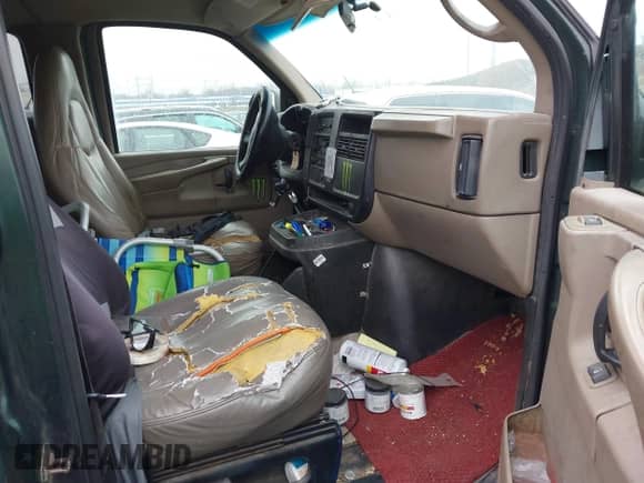 2007 Chevrolet City Express Cargo z VIN 1GNHG39UX71244837, wystawiony jako IAAI lot #41466608 z przebiegiem 317 604 mil mil oraz . Historia ofert i sprzedaży dostępna na DreamBid. Obrazek 5.