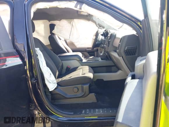 2020 Ford F-150 XL z VIN 1FTEW1CP3LFA12776, wystawiony jako IAAI lot #43393639 z przebiegiem 128 470 mil mil oraz . Historia ofert i sprzedaży dostępna na DreamBid. Obrazek 5.