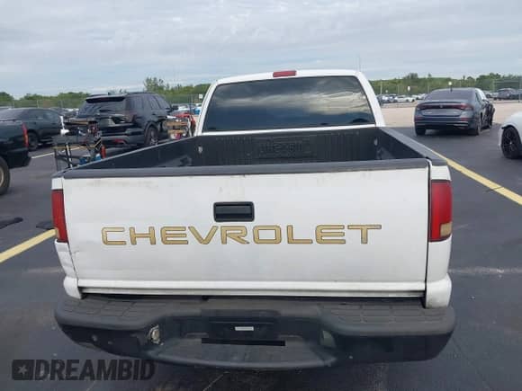 2001 Chevrolet S-10 LS with VIN 1GCCS195918238024, listed as a IAAI auction lot 42811306 with 70,236 mi miles and . Bid and sale history available at DreamBid. Image 16.