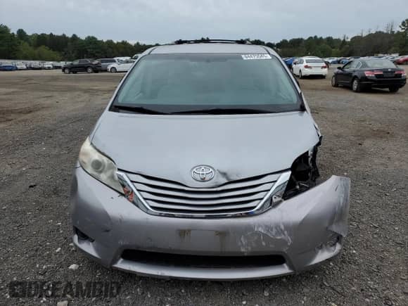 2017 Toyota Sienna LE z VIN 5TDJZ3DC8HS168638, wystawiony jako Copart lot #84475545 z przebiegiem 23 300 mil mil oraz Szkoda całkowita • Salvage title. Historia ofert i sprzedaży dostępna na DreamBid. Obrazek 5.