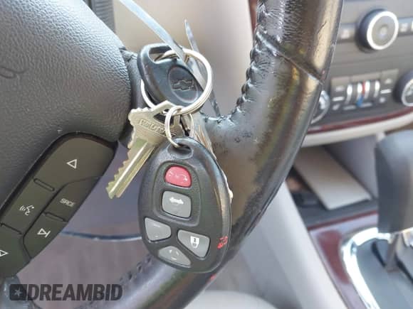 2006 Chevrolet Impala LTZ z VIN 2G1WU581769418863, wystawiony jako IAAI lot #43113869 z przebiegiem 204 914 mil mil oraz . Historia ofert i sprzedaży dostępna na DreamBid. Obrazek 11.