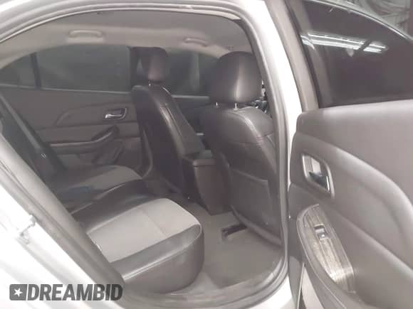 2015 Chevrolet Malibu LT z VIN 1G11C5SL1FU149138, wystawiony jako IAAI lot #43108545 z przebiegiem 127 111 mil mil oraz . Historia ofert i sprzedaży dostępna na DreamBid. Obrazek 8.