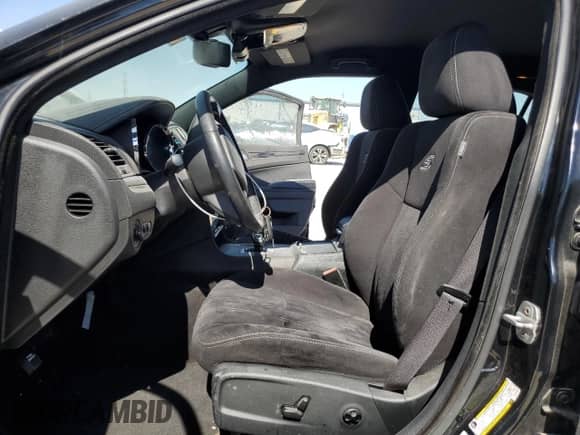 2012 Chrysler 300 S z VIN 2C3CCABG8CH195130, wystawiony jako Copart lot #46349745 z przebiegiem 197 954 mil mil oraz Szkoda całkowita • Salvage title. Historia ofert i sprzedaży dostępna na DreamBid. Obrazek 7.