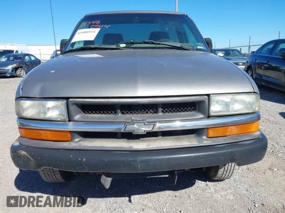 2002 Chevrolet S-10 with VIN 1GCCS145428186309, listed as a IAAI auction lot 43480514 with 136,375 mi miles and . Bid and sale history available at DreamBid. Image 6.
