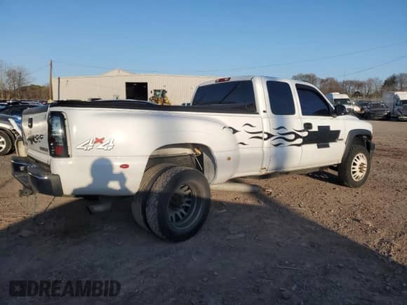 2001 Chevrolet Silverado 3500 с VIN 1GCJK39U11E271594, выставлен на аукционе Copart как лот 51762725 с пробегом 138 173 миль миль и Списание • Salvage title. История ставок и продаж доступна на DreamBid. Изображение 3.