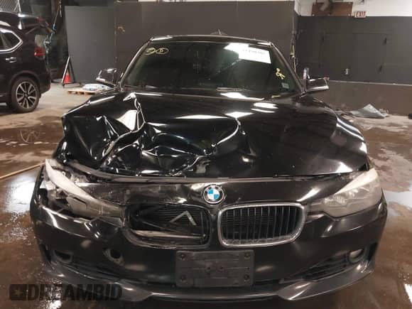 2013 BMW 3 Series 328i xDrive z VIN WBA3B3G53DNR80324, wystawiony jako IAAI lot #41490385 z przebiegiem 177 026 mil mil oraz . Historia ofert i sprzedaży dostępna na DreamBid. Obrazek 12.