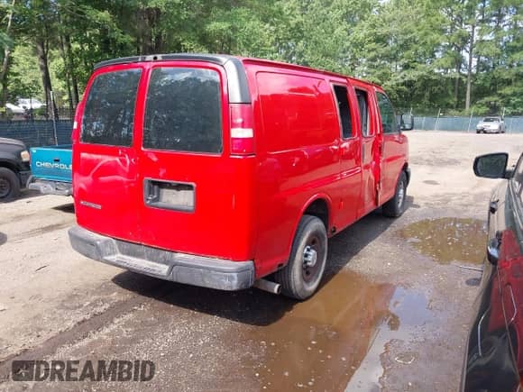 2009 Chevrolet Express Cargo with VIN 1GCGG25C491139774, listed as a IAAI auction lot 42841666 with 216,598 mi miles and . Bid and sale history available at DreamBid. Image 4.