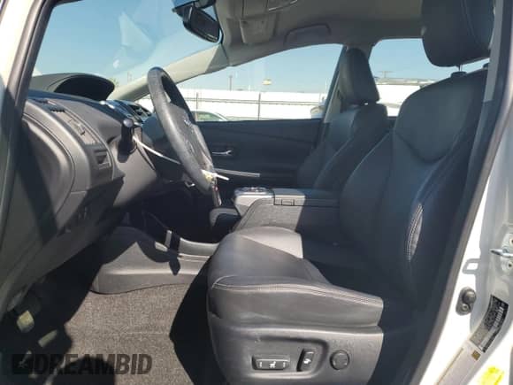 2015 Toyota Prius Two z VIN JTDZN3EUXFJ033113, wystawiony jako Copart lot #84711765 z przebiegiem 48 530 mil mil oraz Szkoda całkowita • Salvage title. Historia ofert i sprzedaży dostępna na DreamBid. Obrazek 7.