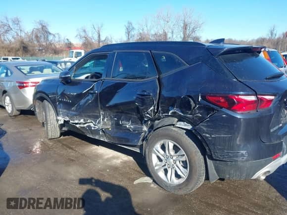 2020 Chevrolet Blazer LT z VIN 3GNKBHR45LS666329, wystawiony jako IAAI lot #41427635 z przebiegiem 49 450 mil mil oraz . Historia ofert i sprzedaży dostępna na DreamBid. Obrazek 14.