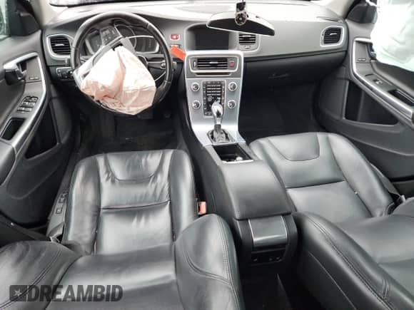 2017 Volvo S60 Inscription с VIN LYV402TK4HB125690, выставлен на аукционе Copart как лот 86498645 с пробегом 186 308 миль миль и Списание • Salvage title. История ставок и продаж доступна на DreamBid. Изображение 8.