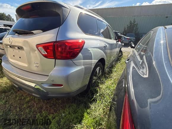 2018 Nissan Pathfinder SL with VIN 5N1DR2MM4JC661302, listed as a Copart auction lot 85673575 with Not provided miles and Clean title. Bid and sale history available at DreamBid. Image 4.