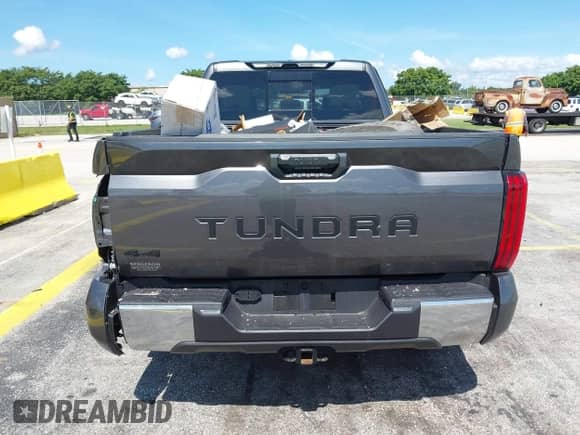 2024 Toyota Tundra SR5 с VIN 5TFLA5DA3RX134435, выставлен на аукционе IAAI как лот 42799873 с пробегом 40 529 миль миль и . История ставок и продаж доступна на DreamBid. Изображение 16.