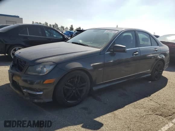 2012 Mercedes-Benz C 250 Sport с VIN WDDGF4HBXCR233965, выставлен на аукционе Copart как лот 82598215 с пробегом 156 674 миль миль и Чистый • Clean title. История ставок и продаж доступна на DreamBid. Изображение 1.