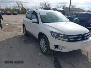 2013 Volkswagen Tiguan S с VIN WVGAV7AX9DW554405, выставлен на аукционе IAAI как лот 43501188 с пробегом 124 282 миль миль и . История ставок и продаж доступна на DreamBid. Изображение 1.